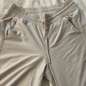 Athleta Light Sand Avenue Crop pant